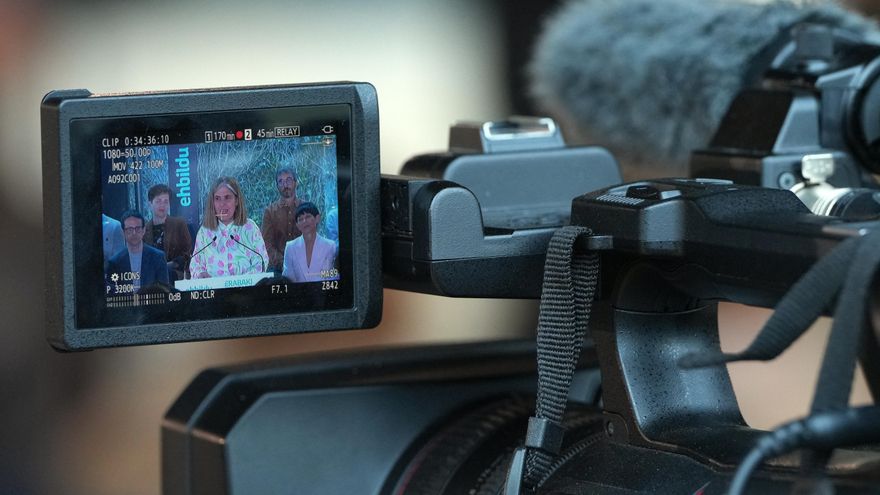 El Gobierno de Pradales y EH Bildu llegan al día clave de los presupuestos sin acuerdo y a la vez sin querer romper