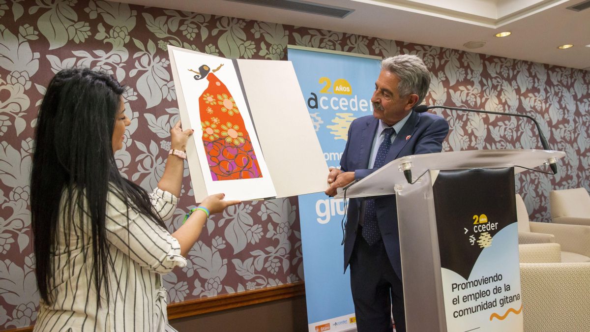 El presidente de Cantabria, Miguel Ángel Revilla, clausura la Jornada conmemorativa de los 20 años del Programa 'Acceder' de la Fundación Secretariado Gitano