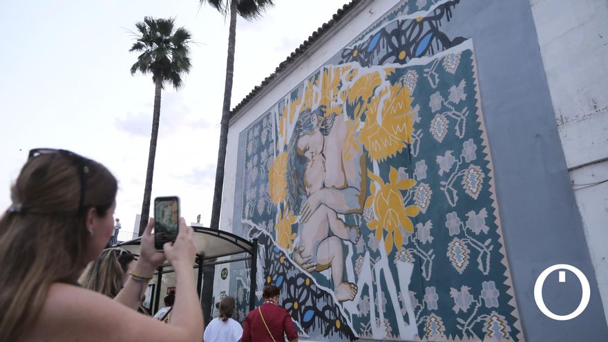 El mural por la paz en Ucrania que resistió a dos temporales de viento y se aferra por seguir en Córdoba