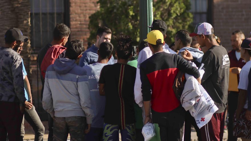 Miedo y esperanza de un trato justo empujan a migrantes a entregarse en El Paso