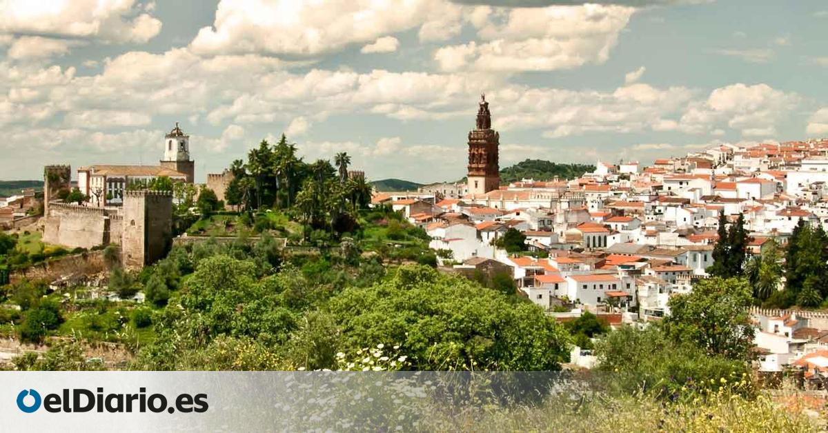 Es difícil visitar esta localidad sin mirar hacia arriba, por eso la llaman la ciudad de las cuatro torres