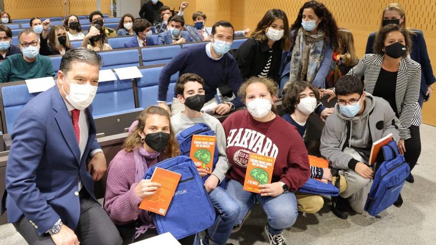 Alumnos de Puerto Real ganan la I edición de ‘Reimagina la Ciencia’ en Andalucía