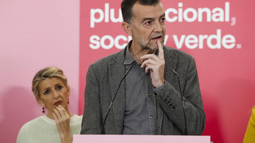 Imagen de archivo (21/02/2025) del líder de Izquierda Unida Antonio Maillo (d) y la vicepresidenta segunda del Gobierno, Yolanda Díaz (i).