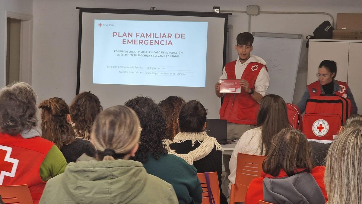 Cruz Roja refuerza la preparación de la población ante emergencias en La Palma