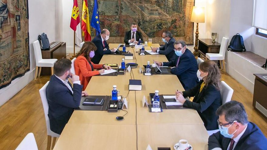 Castilla-La Mancha seguirá cerrada en Semana Santa conforme al acuerdo con Sanidad pero restringirá a cuatro los comensales en interior de locales