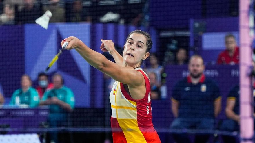 Carolina Marín en acción contra He Bingjiao, de China, durante la semifinal individual femenina de bádminton en la Pista 1 del La Chapelle Arena, en los Juegos Olímpicos de París 2024, el 4 de agosto de 2024 en París, Francia. AFP7 / Europa Press - Only For Use In Spain