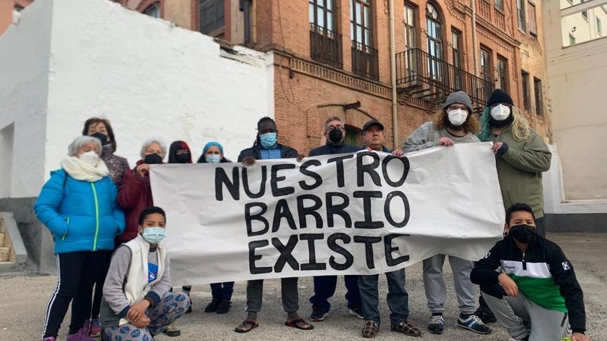 La lucha por salvar del derribo un edificio ferroviario del siglo XIX en Guadix: "Es un atentado"