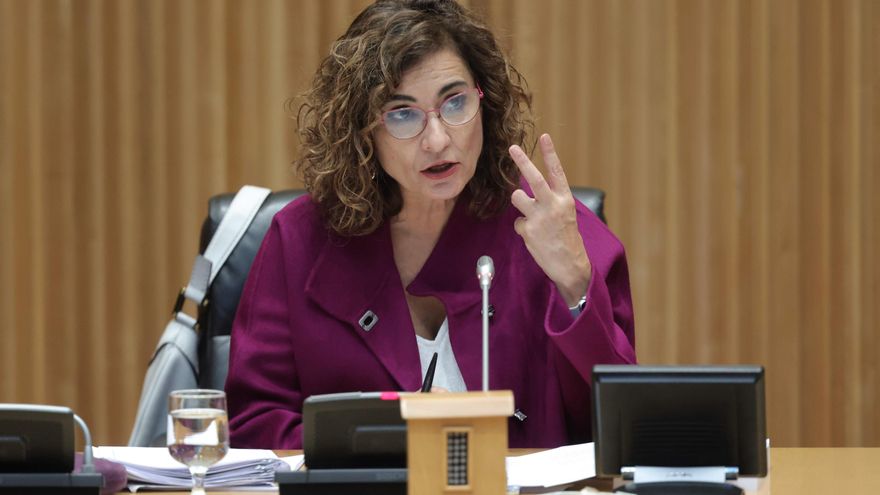 El Gobierno se compromete con Bruselas a rebajar el gasto público y subir los impuestos en 2022
