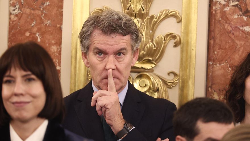 Feijóo acusa a Vox de "jugar a cosas muy peligrosas" y sostiene que Junts es "el clínex del Gobierno"