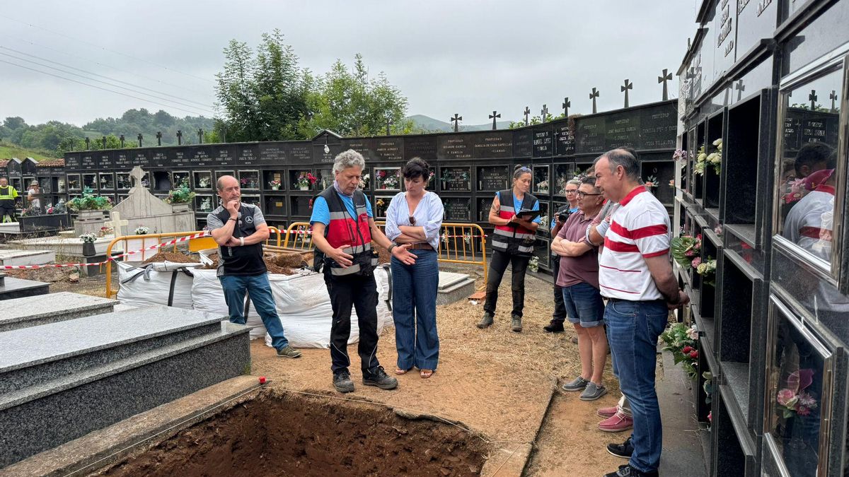 José Avelino Gutiérrez expone las labores que se realizan en Santianes de Molenes, en Grado.
