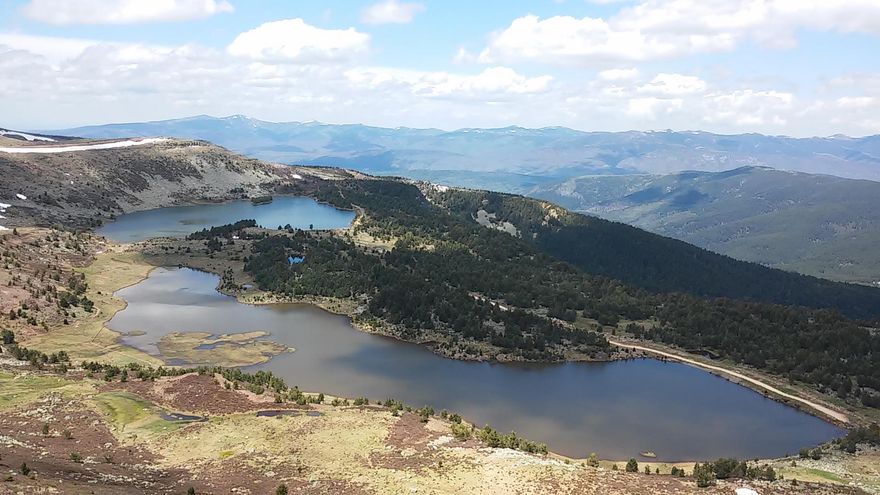 Esta ruta de senderismo en Burgos a través de lagunas glaciares es perfecta para disfrutar de vistas panorámicas de alta montaña