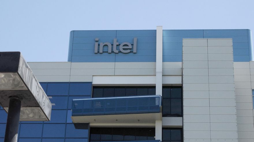 Trump dice que EEUU ya "posee y controla" el 10 % de INTEL