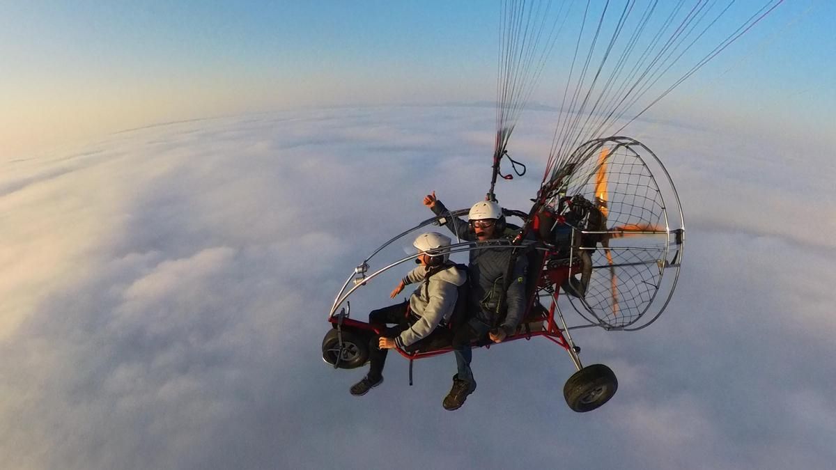 La aventura en paratrike que redescubre La Rioja a vista de pájaro con la comodidad del sofá de casa