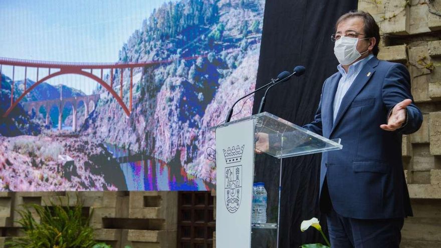 Vara afirma que con el nuevo puente de Alcántara "se rescata la historia"