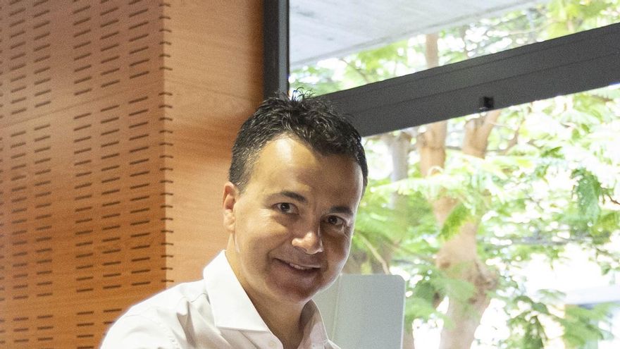El ministro de Industria y Turismo, Héctor Gómez y candidato del PSOE por Santa Cruz de Tenerife