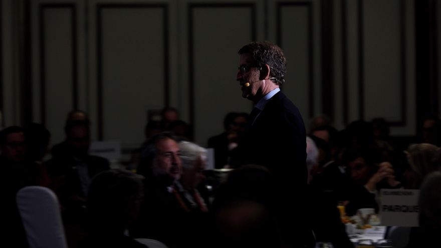 El líder del PP, Alberto Núñez Feijóo, en un desayuno informativo.