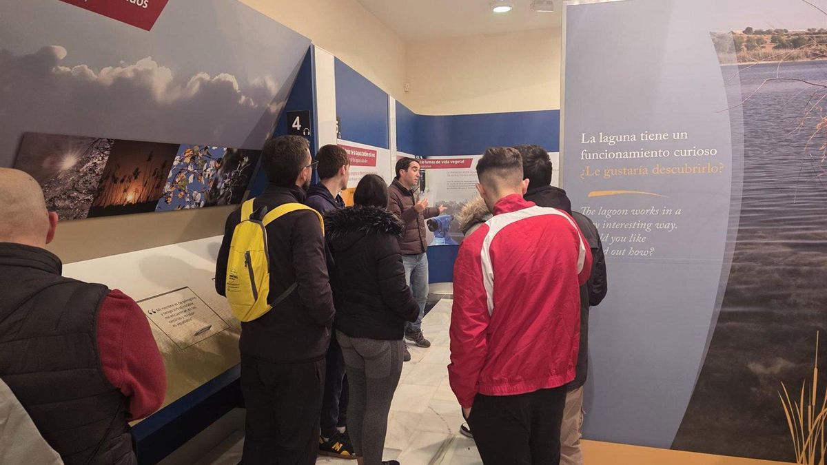 La laguna de Zóñar acoge una actividad de educación ambiental y voluntariado con menores infractores