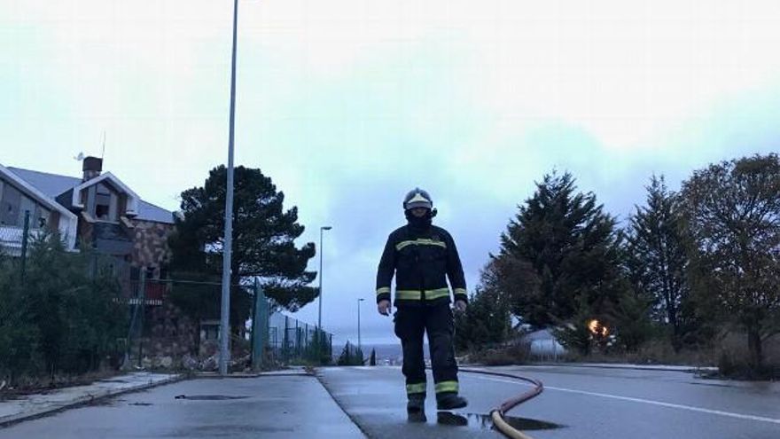 Fuego gas Cerro Alto. Imagen Bomberos de León.