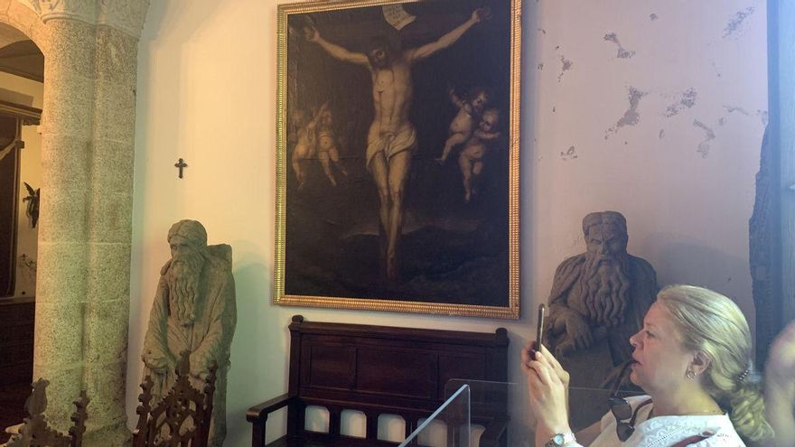 20-N: The portico statues will return to Santiago from Miras, the residence of Franco who is still awaiting the Supreme Court