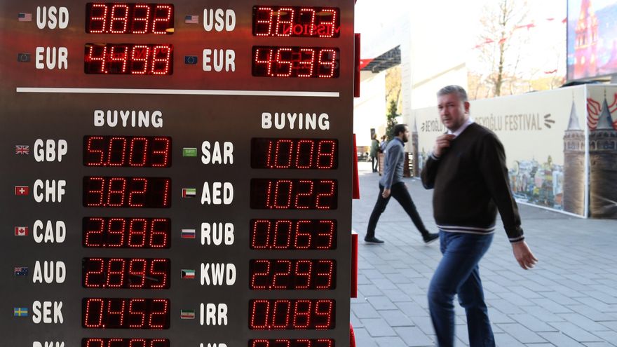 Lira turca cae a un nuevo mínimo tras anunciar Erdogan la expulsión de embajadores