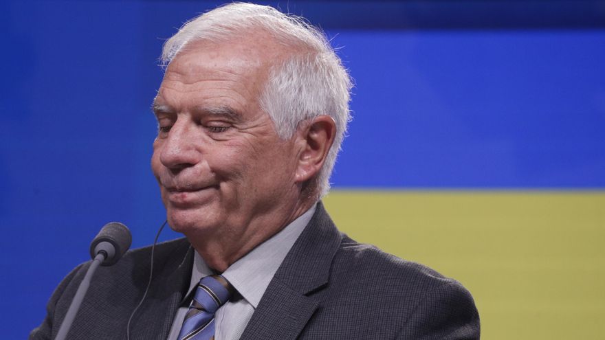 El alto representante de la Unión Europea para Asuntos Exteriores, Josep Borrell, atiende una conferencia de prensa en Bruselas este lunes. EFE/EPA/OLIVIER HOSLET