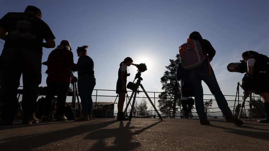 Se elevan a 211 las personas atendidas en Euskadi por lesiones oculares tras el eclipse