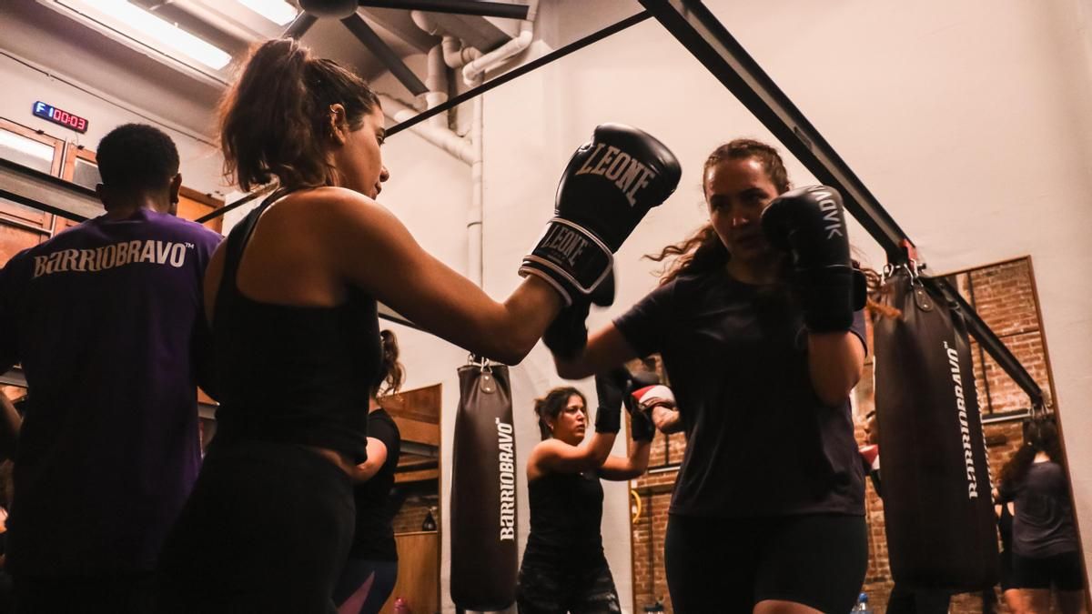 Por qué cada vez más mujeres se lanzan a golpear el saco: "El boxeo te ayuda a liberar estrés y a ganar confianza”