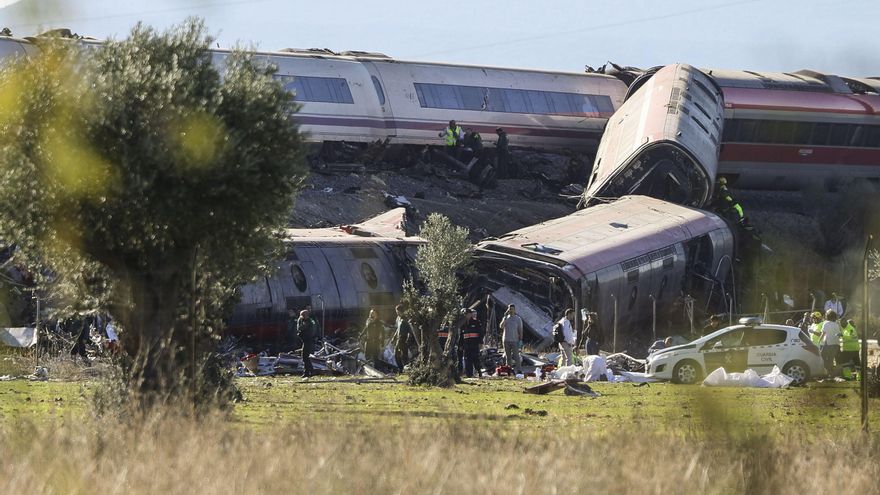 Dos trenes de alta velocidad, uno de Renfe y otro de Iryo, han colisionado a primera hora de este miércoles a la altura de la estación de Urda (Toledo), según han informado a EFE fuentes del servicio de emergencias 112, que han indicado que dos vagones han caído por un terraplén. EFE/Ismael Herrero
