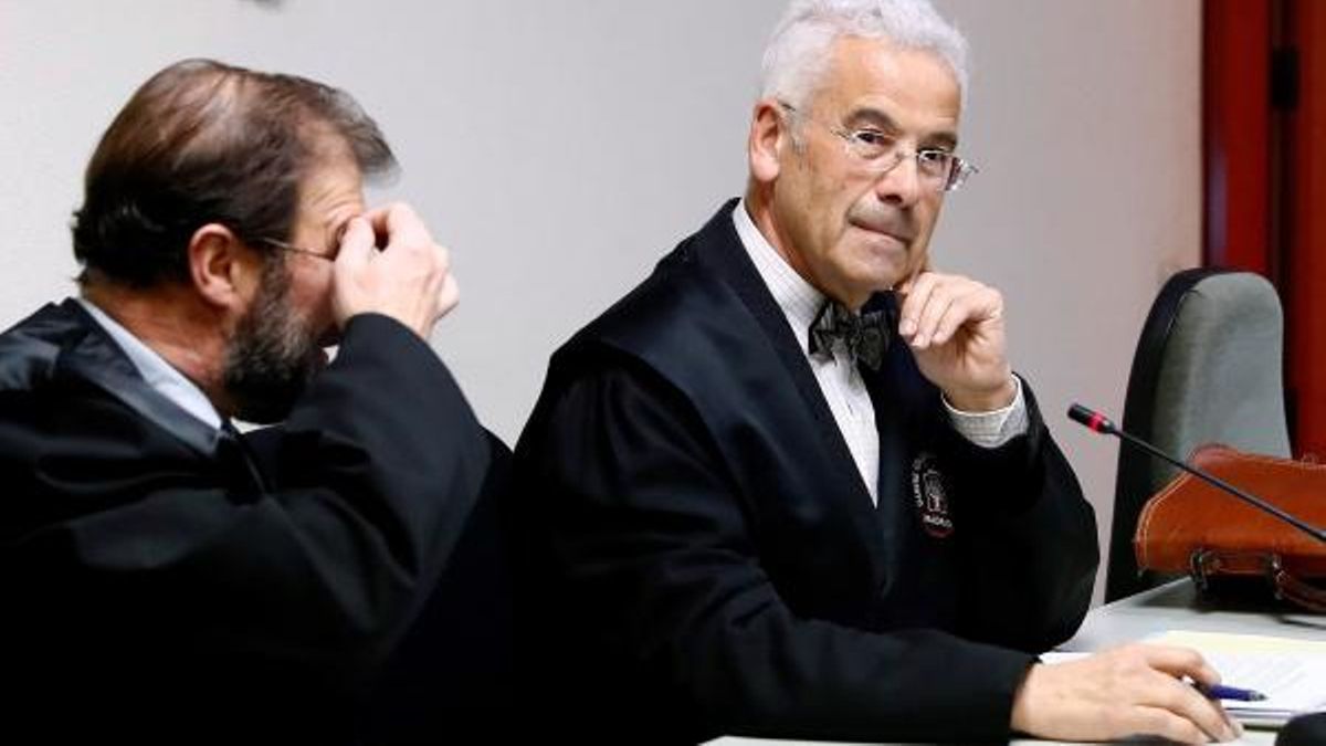 Xaquín Monteagudo, a la derecha, durante la vista en Primera Instancia