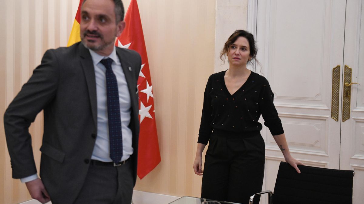 Ayuso evitó recibir a la edil de Móstoles que denunció el acoso pero citó al alcalde cinco días después de conocer el caso