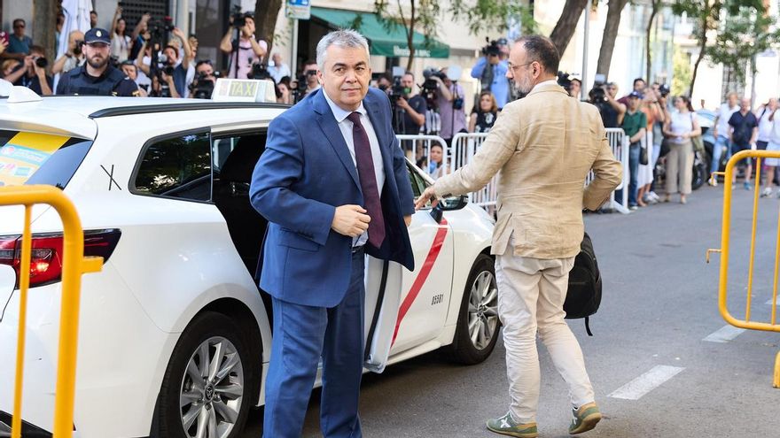 El exsecretario de Organización del PSOE, Santos Cerdán, a su llegada al Tribunal Supremo antes de una declaración judicial por el 'caso Koldo'.