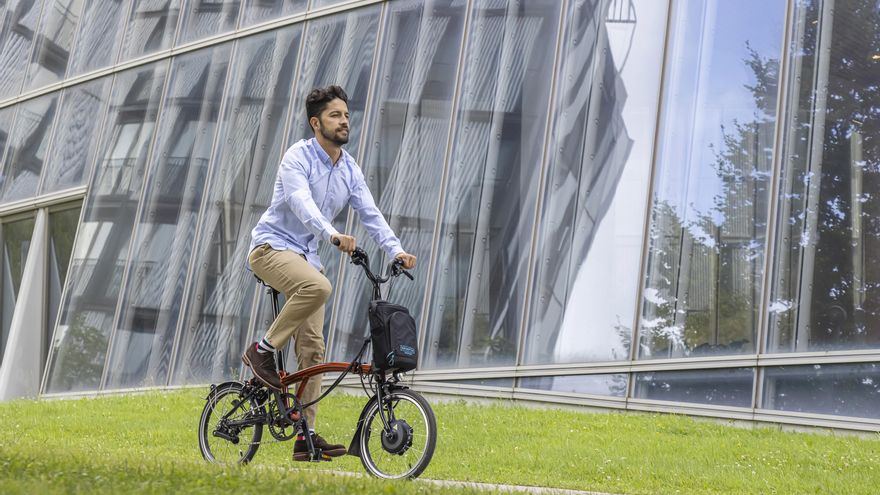 Brompton eléctrica M6L, una bicicleta plegable cómoda y útil