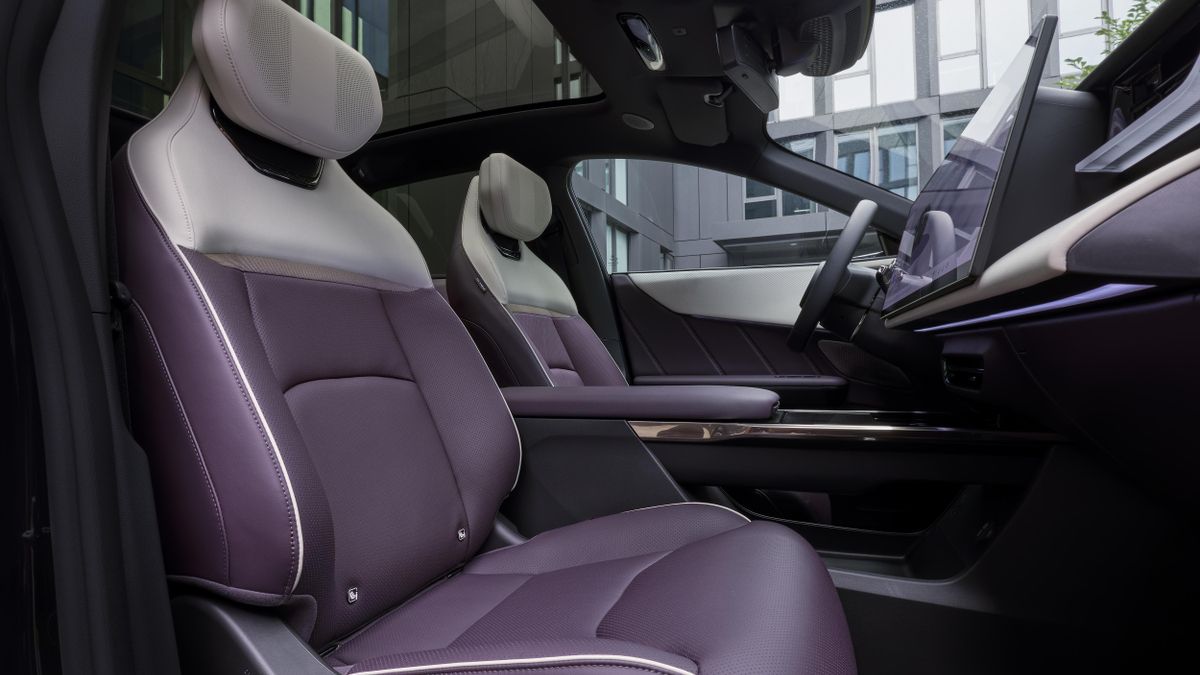 Interior del Mazda CX-6e.