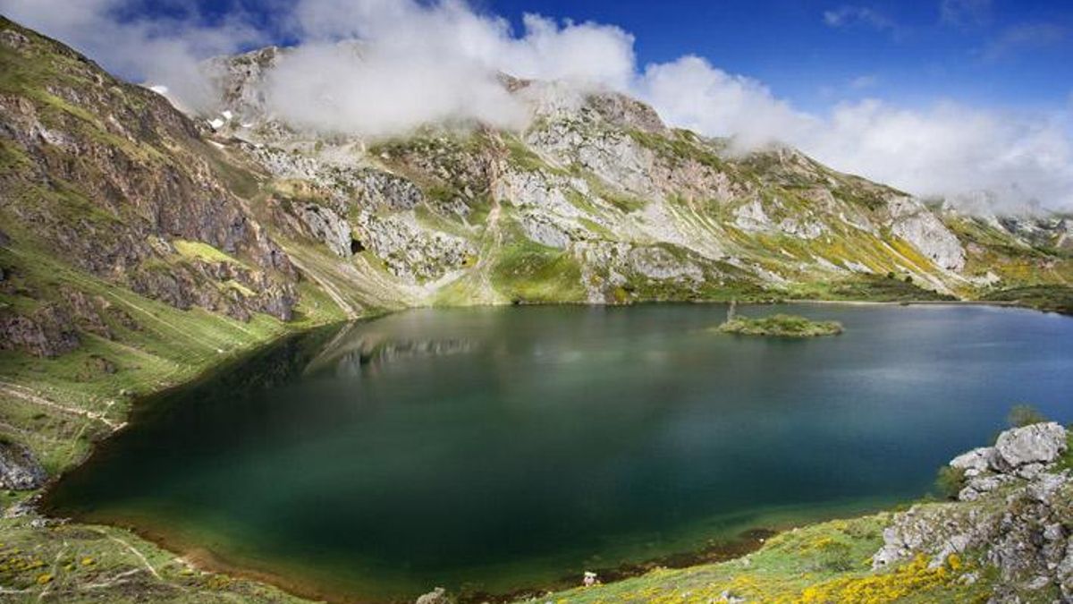 Lago de Valle, en Somiedo (Asturias)