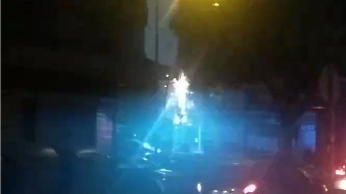 Incendio en un trenzado de baja tensión en la barriada de La Plata.