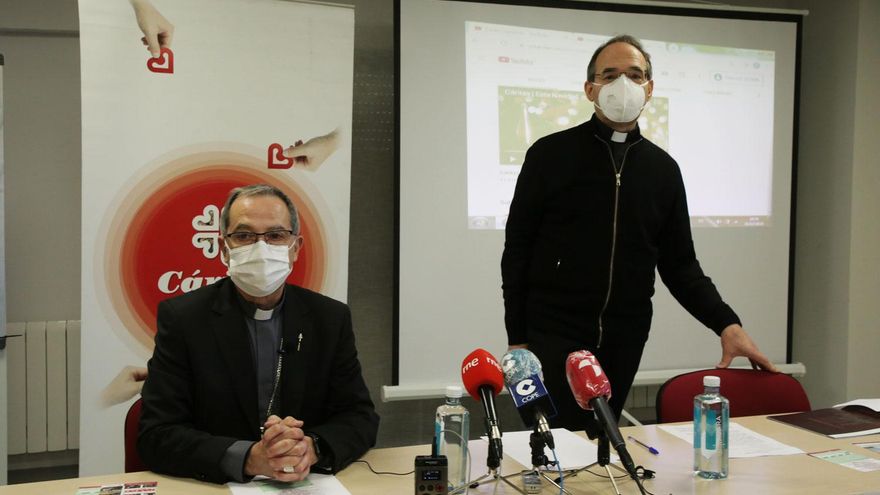 El obispo de Zamora, Fernando Valera, y el presidente de Cáritas CyL. // JL Leal / ICAL