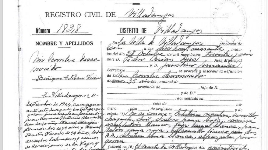 Una de las actas de defunción en el Ayuntamiento de Villadangos, en el libro del año 1936, donde el juez firma los datos sobre un cadáver que posteriormente sería identificado por esas descripciones. Hay 85 actas de defunción similares entre septiembre y noviembre de aquel año.