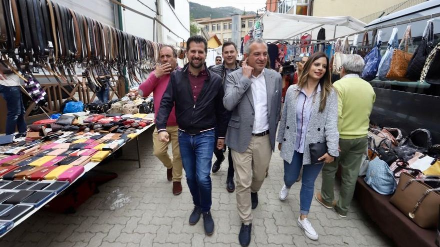 Miriam Chacón / ICAL El candidato socialista a la Presidencia de la Junta de Castilla y León, Luis Tudanca, junto a Nicanor Sen y Nuria Rubio.