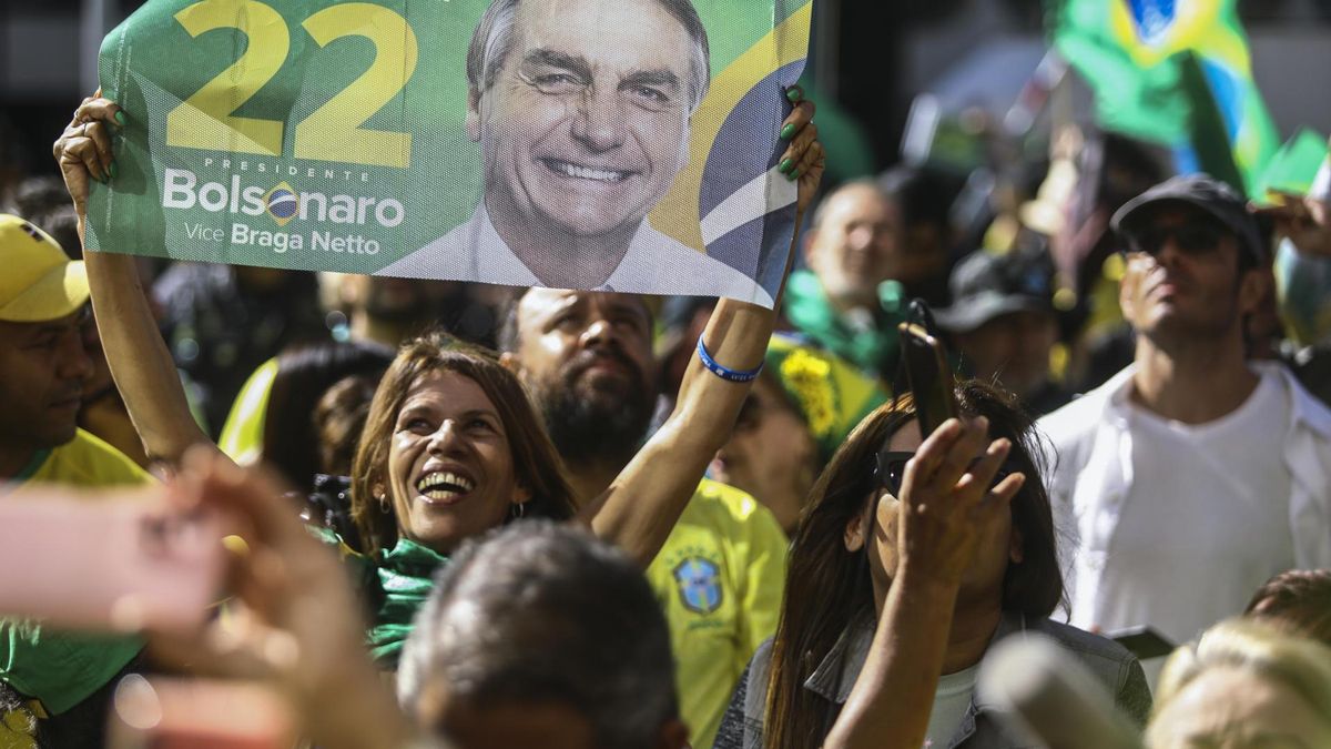 Después de tres meses en EEUU, Bolsonaro volvió a Brasil como expresidente y sin fueros