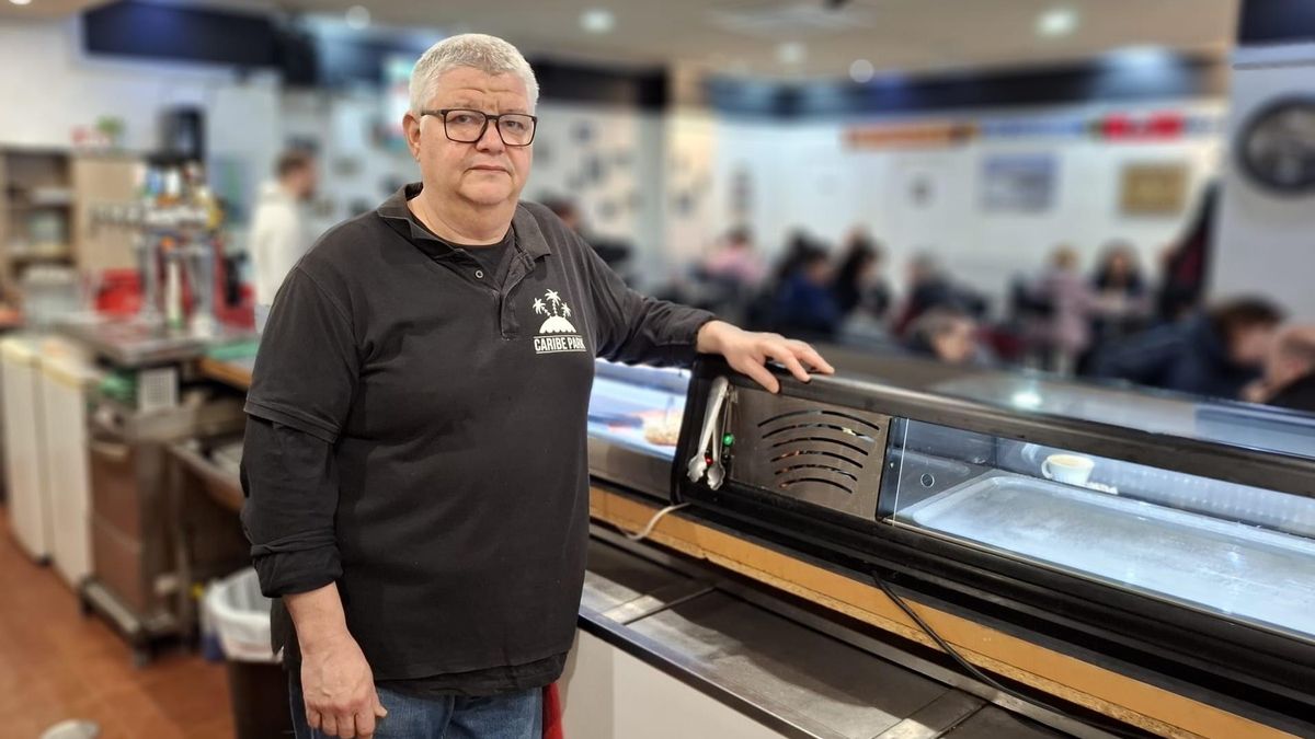 Toño, en el nuevo bar que regenta en el barrio de San José, del que mantiene el nombre: Caribe Park.