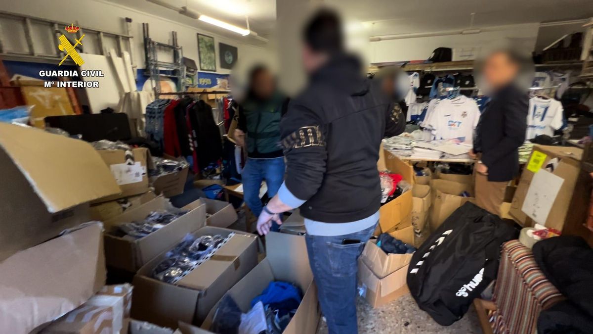 Momento de la inspección realizada por la Guardia Civil.