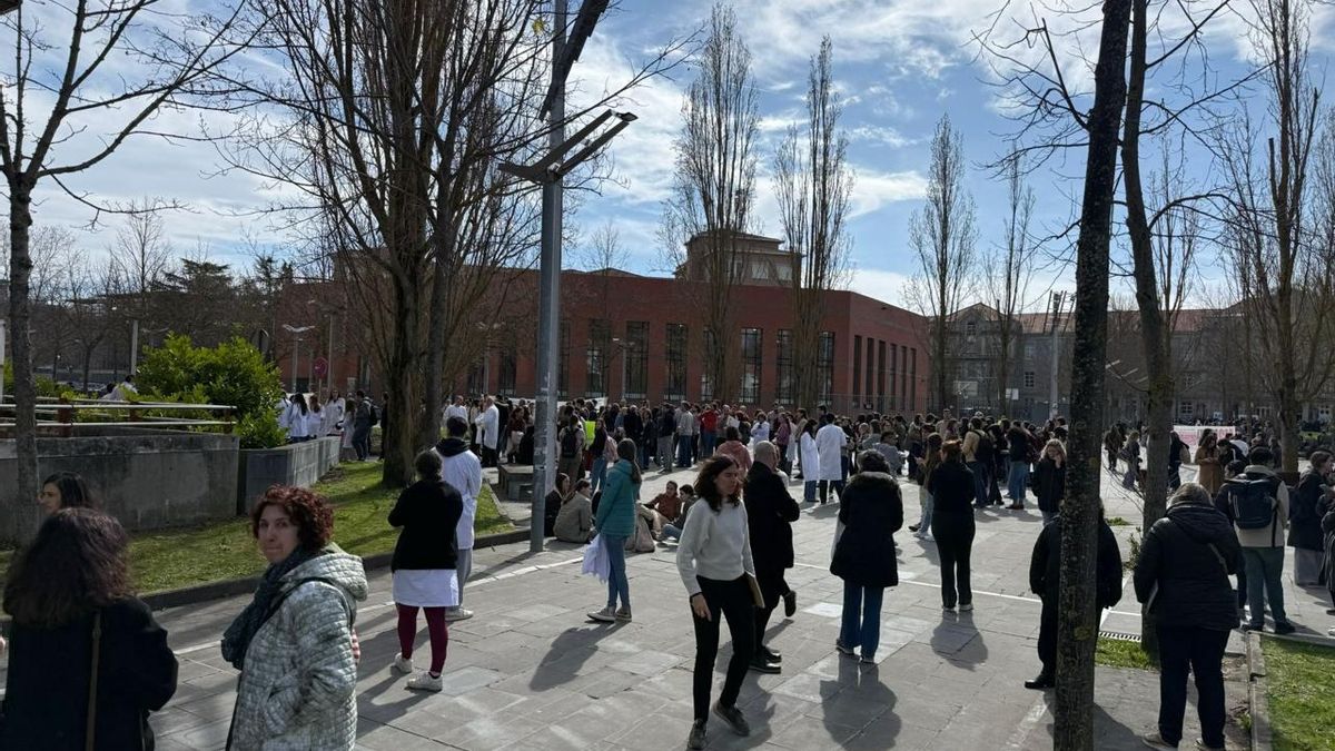 Varias facultades de la EHU desalojadas en Vitoria por el lanzamiento de botes de humo