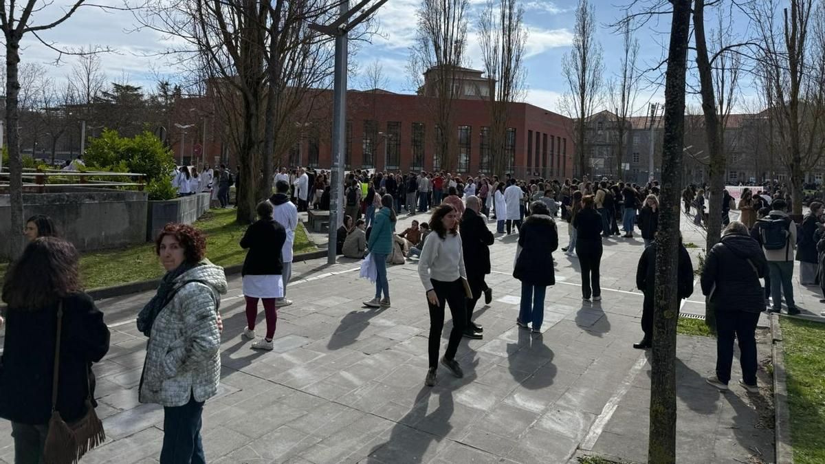 Desalojadas en Vitoria aulas de varias facultades por el lanzamiento de botes de humo de origen desconocido