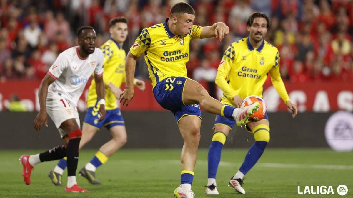 El Sevilla deja a Las Palmas al borde del abismo
