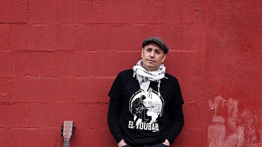 El rockero El Toubab relata su autobiografía a través de sus viajes por el mundo