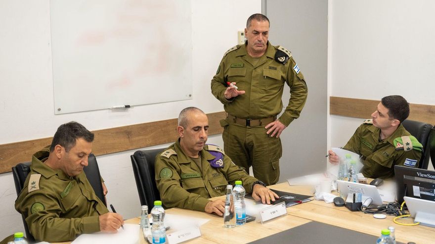 El jefe del Ejército israelí, Eyal Zamir, se reunió este viernes con comandantes para planear la expansión de sus operaciones en la Franja de Gaza, tras la aprobación por parte del gabinete de seguridad israelí de la toma de la ciudad de Gaza y el desplazamiento de su población. EFE/ Fuerzas de Defensa de Israel // SOLO USO EDITORIAL/SOLO DISPONIBLE PARA ILUSTRAR LA NOTICIA QUE ACOMPAÑA (CRÉDITO OBLIGATORIO)