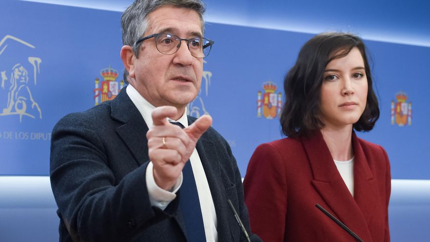 El portavoz del PSOE en el Congreso de los Diputados, Patxi López y la secretaria de Igualdad en la Comisión Ejecutiva Federal del PSOE, Andrea Fernández.