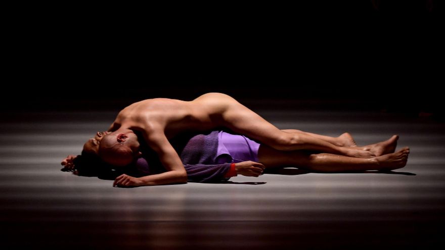 Jesús Rubio Gamo se desnuda y se enfrenta a sí mismo en su hipnótica y contradictoria nueva pieza de danza