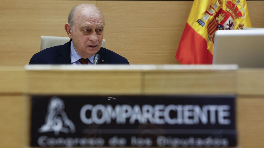 El exministro del Interior Jorge Fernández Díaz, comparece en la comisión de investigación del Congreso sobre la llamada operación Cataluña, este miércoles. EFE/  JJ. Guillén
