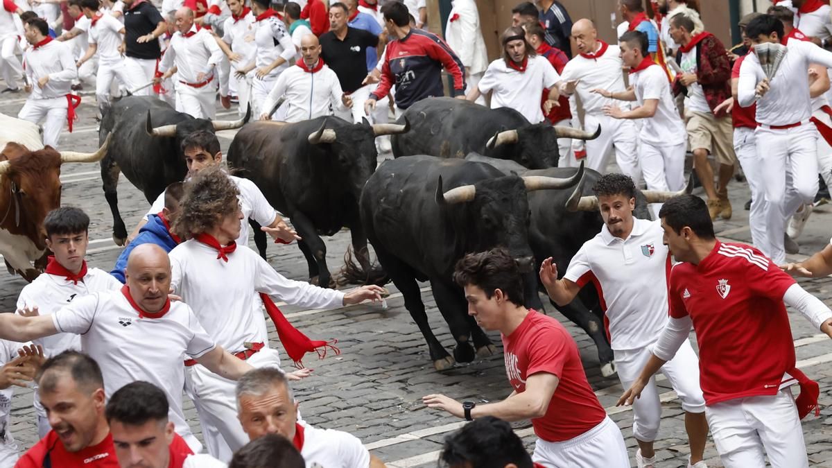 Seis heridos, ninguno por asta, en el encierro de los Miura en San Fermín